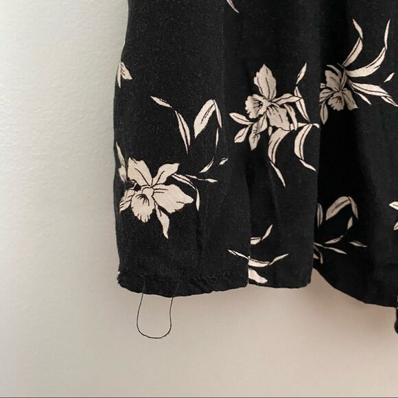 Forever 21 Shorts Flowy Floral Print Black Loose Medium Lightweight Casual - Picture 3 of 8